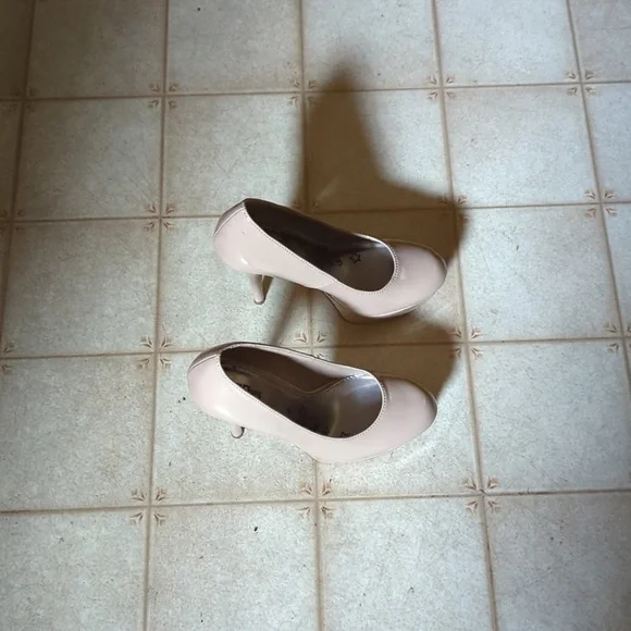 Brash Beige Round Toe Patent Leather Pumps - Picture 3 of 7